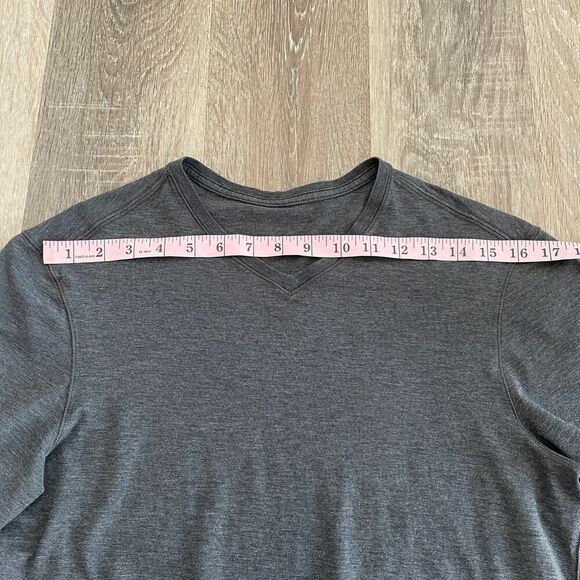Lululemon Men’s Lululemon 5 Year Basic Tee in Heathered Black - Picture 6 of 11